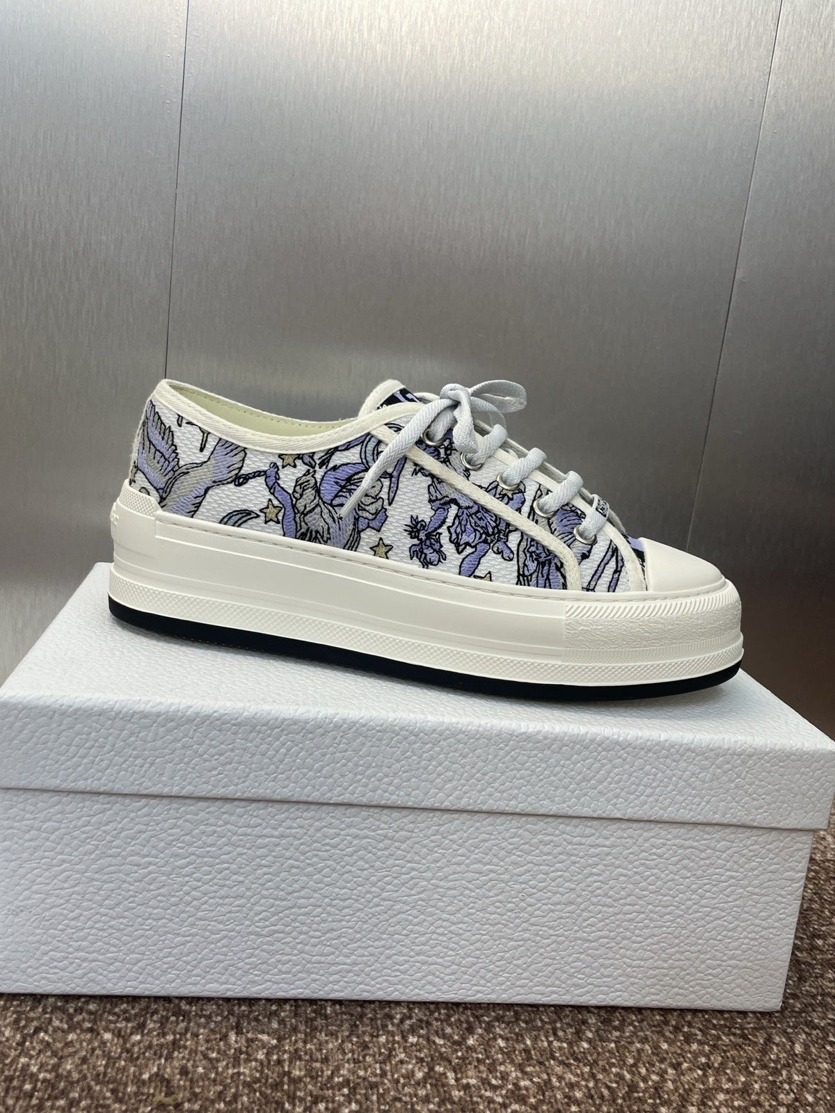 DIOR 25S WALK'N' SNEAKER IN BLUE TOILE DE JOUY EMBROIDERED COTTON