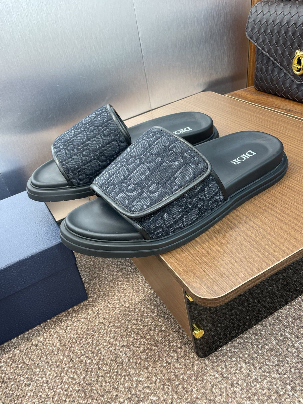 DIOR 25S ALIAS SLIDES IN BLACK CALFSKIN WITH CD OBLIQUE DARK BLUE LOGO